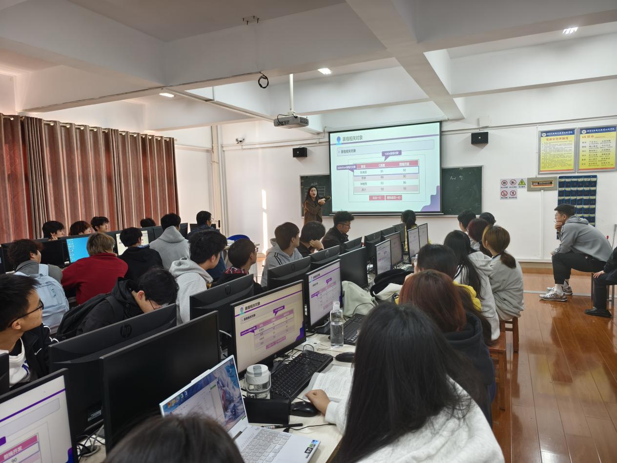網絡與軟件教研室“三課活動”順利開展，以技術開發與銷售協同共促教學質量提升